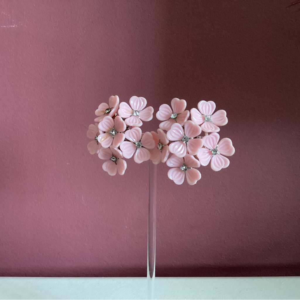 Vintage Signed Lisner Pink Plastic Flower Cluster Rhinestone Clip Earrings 63$